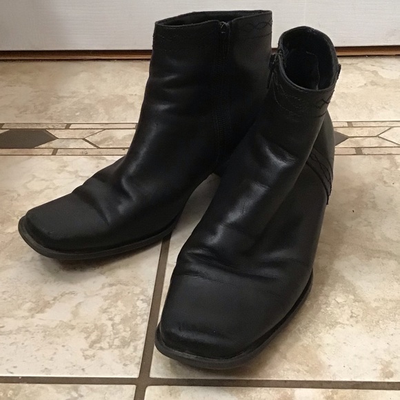 Darling Black Ankle Boots - Picture 3 of 6